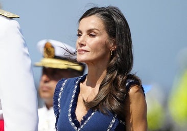 Letizia estrena vestido de Vogana con detalle de volantes que hace tipazo en un día especial para Leonor