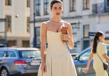 Influencer con vestido corsetero