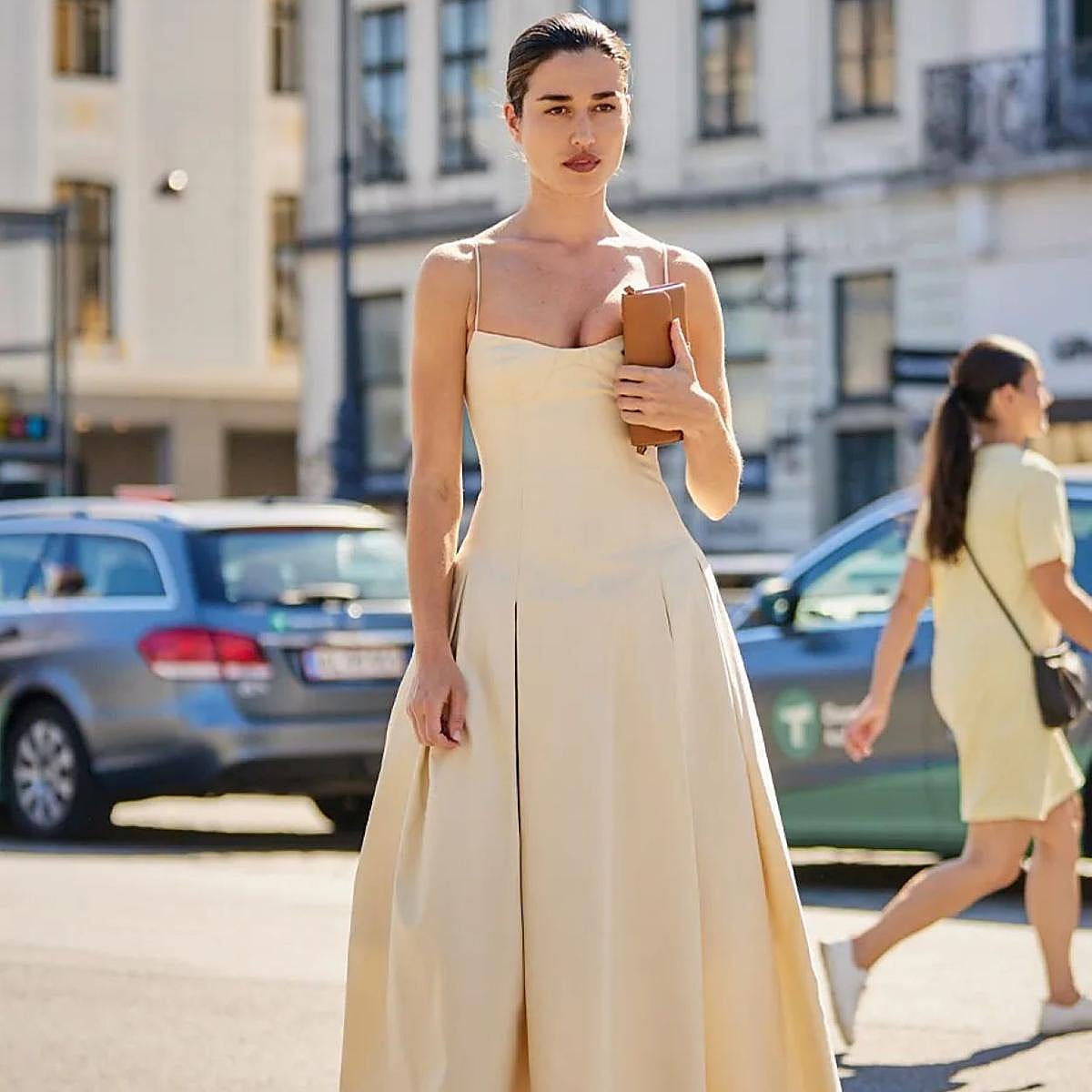 Influencer con vestido corsetero