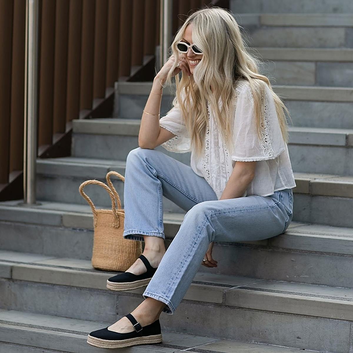 Un look con bailarinas de esparto.