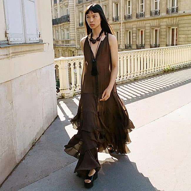 Vestido largo de volantes