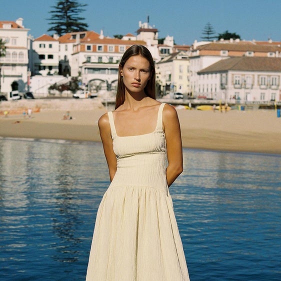 Estos son los vestidos recién llegados a tienda con los que brillarás este verano