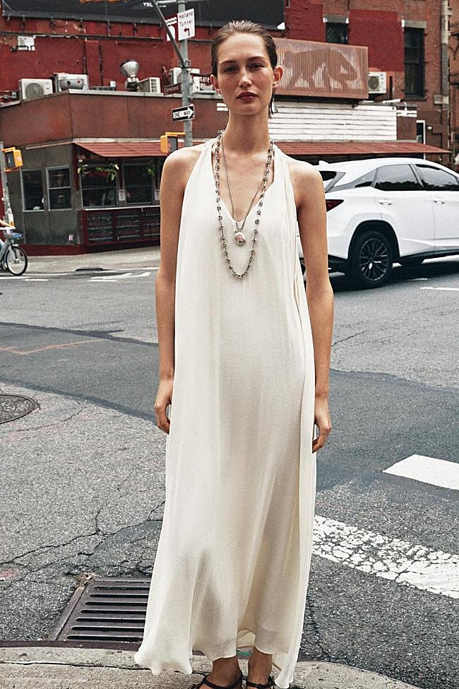 Vestido midi de Zara (35,99 euros)