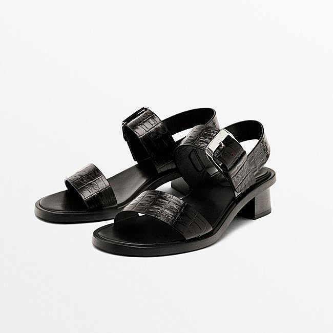 Sandalias de tacón cuadrado marrones de Massimo Dutti.