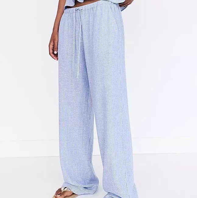 Pantalón con rayas de Pull & Bear (22,99 euros)