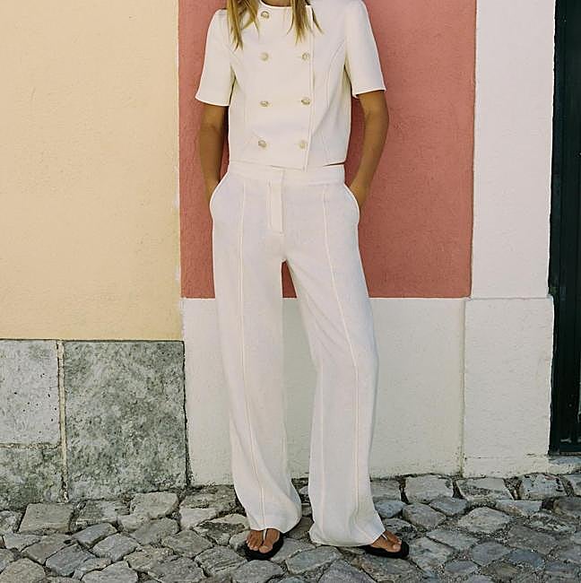 Pantalón blanco de Zara (29,99 euros)