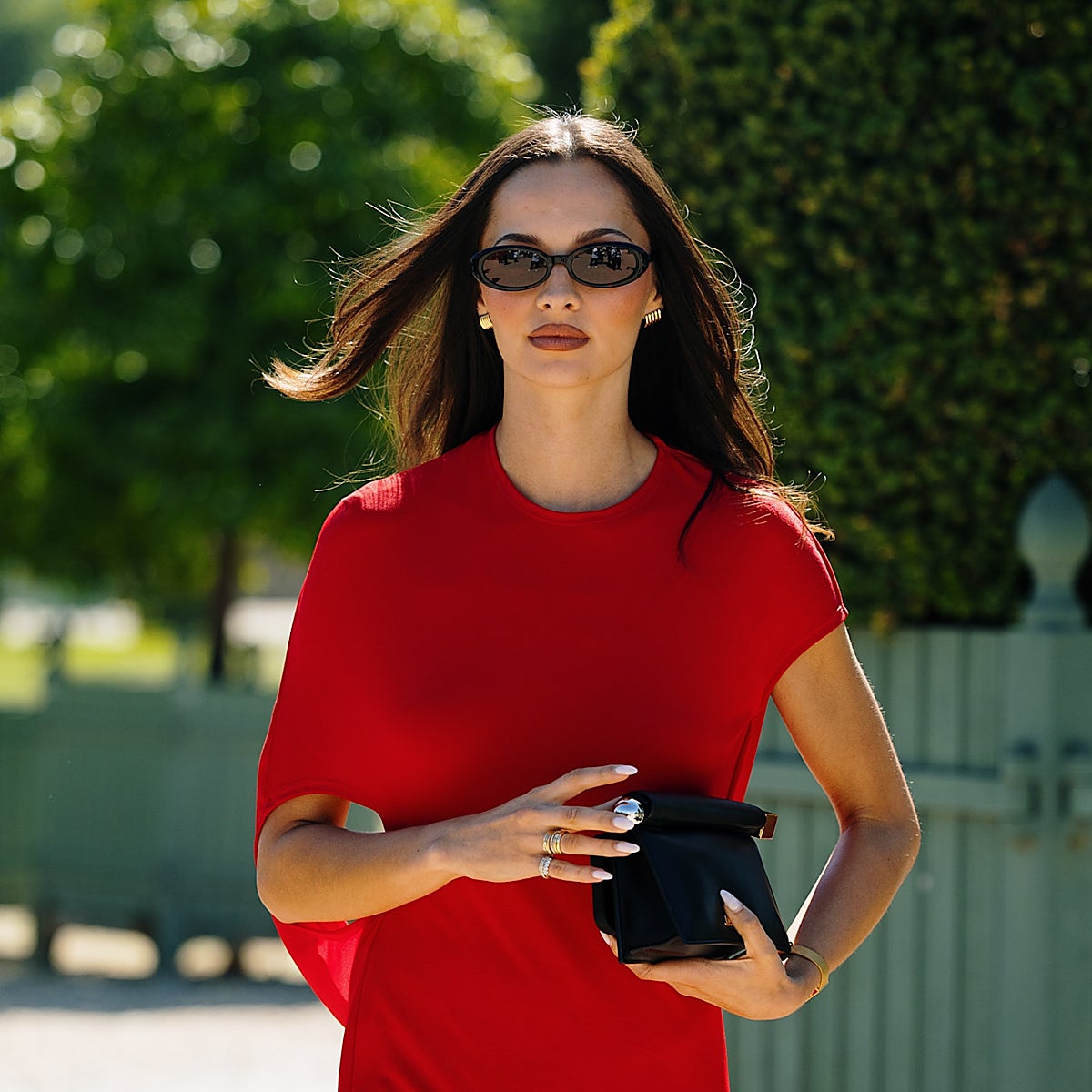 Mujer con pelo brillante.