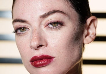 Bases ligeras tipo skin tint que usar a los 50 para una piel radiante