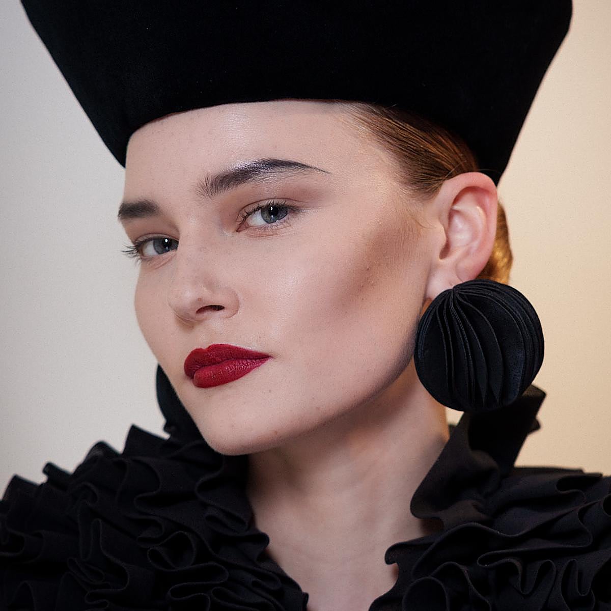 Tu piel las necesita: cinco brumas faciales con activos que hidratan, refrescan y combaten signos de la edad