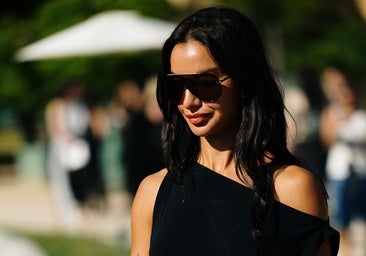 Mujer con los labios pintados.