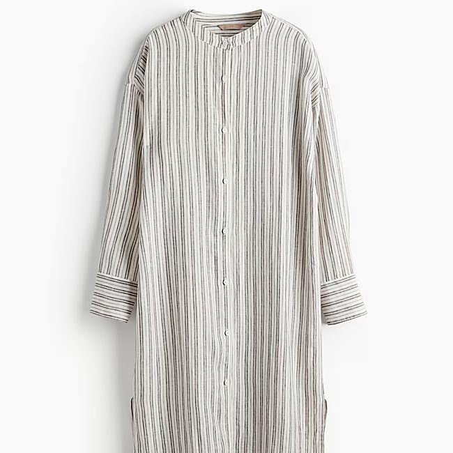 Caftán de lino con botones delanteros de H&M, 39,99 euros.