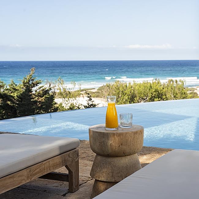 Vistas desde la piscina infinita del hotel Dunas de Formentera