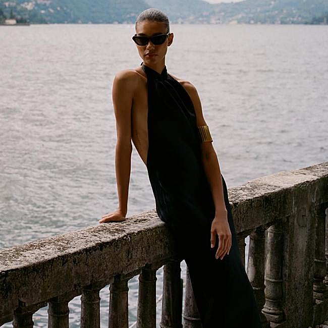 Vestido con cuello halter