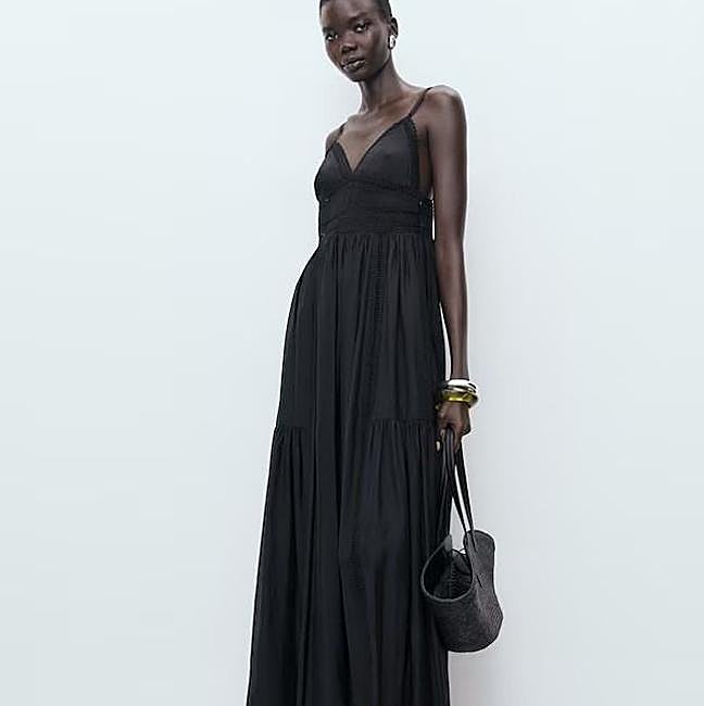 Vestido largo con puntillas