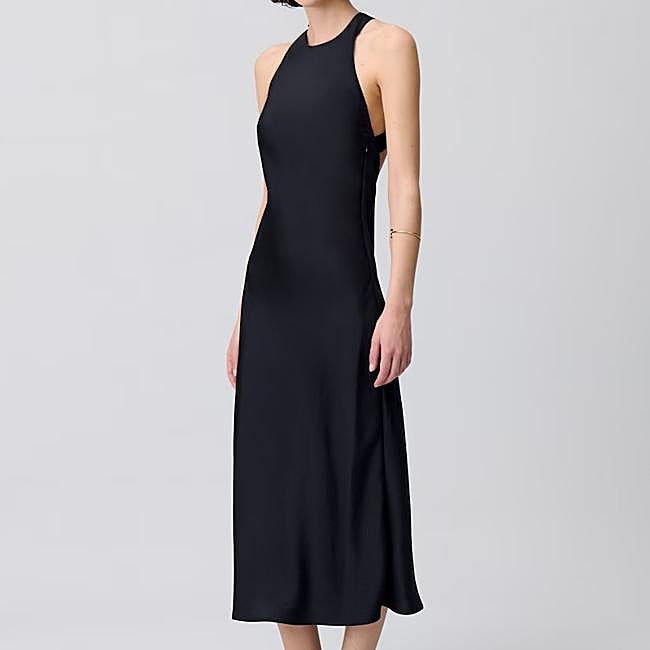 Vestido satinado azul de Claudie Pierlot, 195 euros.