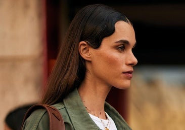 El peinado perfecto para las que no quieren controlar los baby hairs con el clásico moño pulido