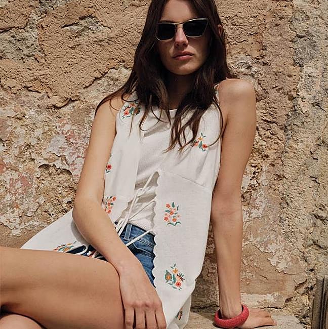 Chaleco largo con bordados