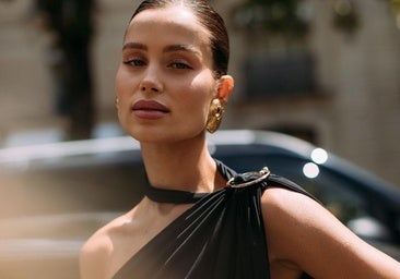 Influencer con maquillaje sin brillos