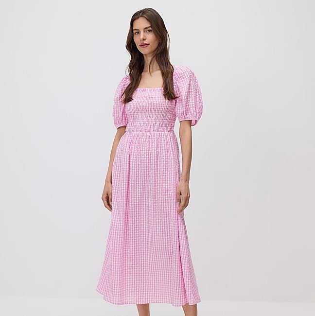 Vestido de vichy rosa con mangas abullonadas