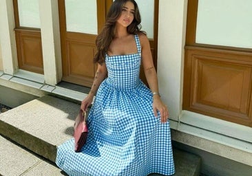 Influencer con vestido de vichy