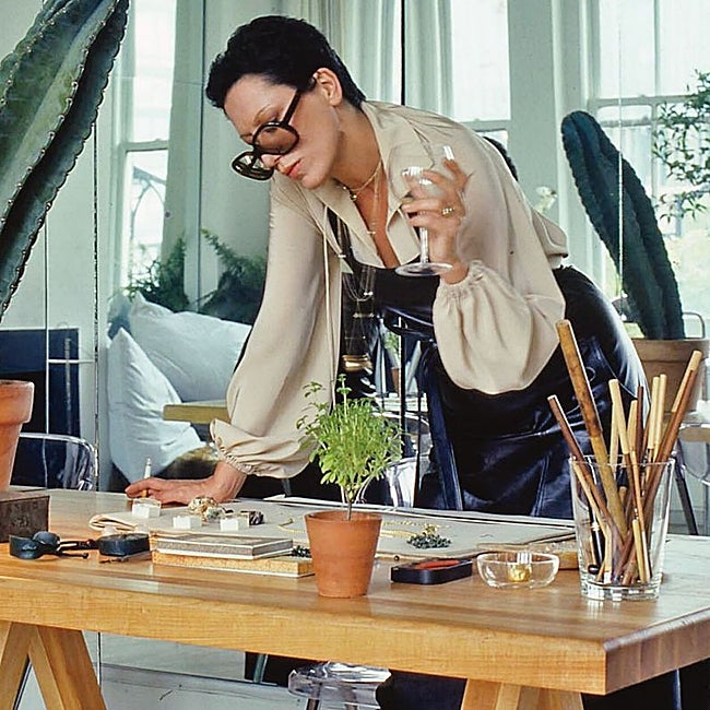 Elsa Peretti en sus años como diseñadora de joyas.