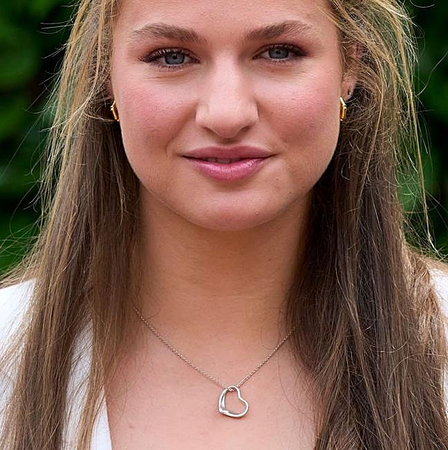 Leonor con el collar de Tiffany & Co.