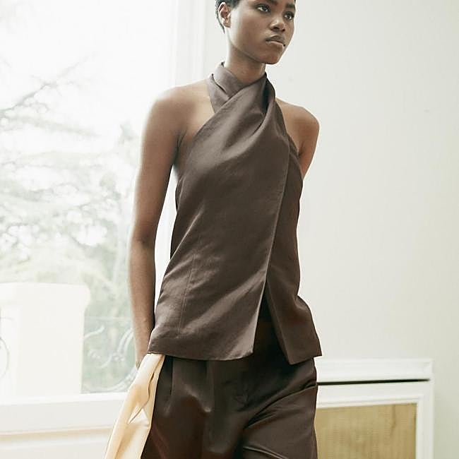 Total look marrón con top y pantalón