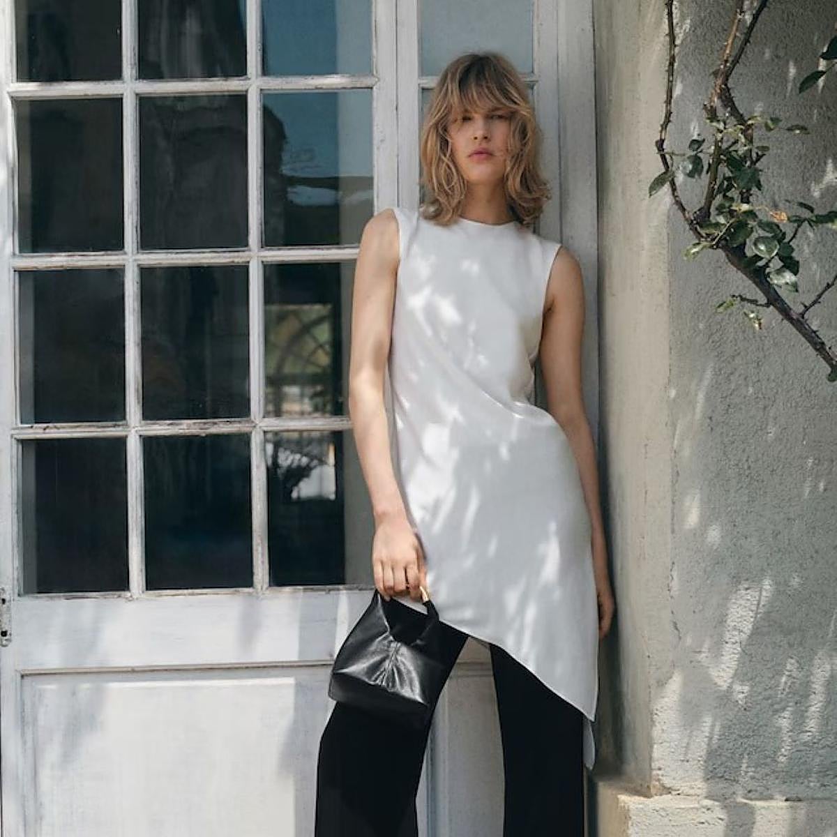 Modelo con look de Mango