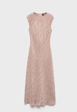 Imagen secundaria 2 - Camisa oxford cuadrada de rayas de Uniqlo (34,90€)/ Falda midi detalle patchwork de Massimo Dutti (89,95€)/ Vestido jacquard floral satinado de Mango (89,95€)