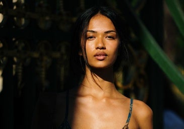 Influencer con piel luminosa