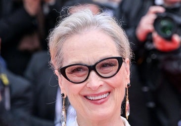 Cinco trucos para cuidar el pelo tras el sol en cabellos con canas