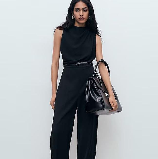 Mono drapeado con cinturón