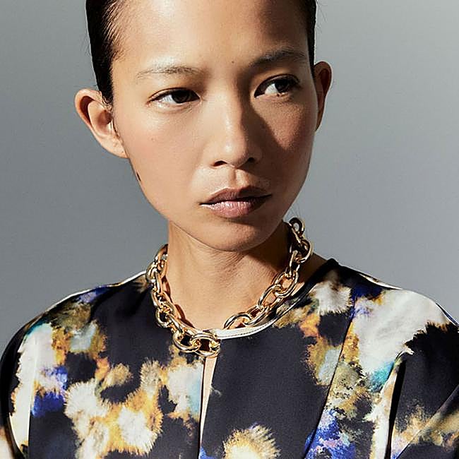 Collar con eslabones dorados