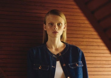 Modelo con prendas de H&M