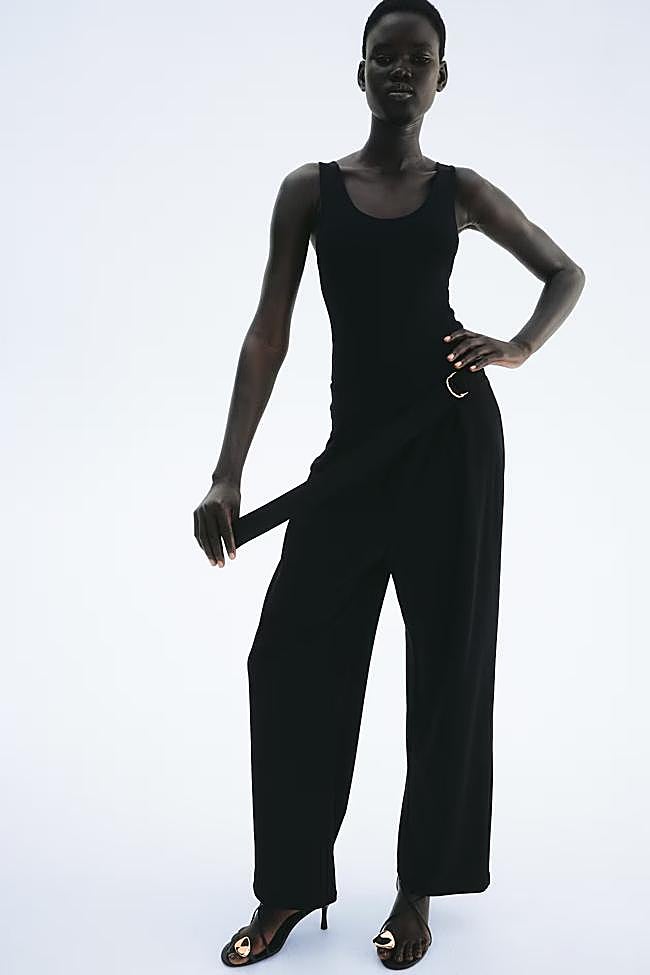 Pantalón negro de Zara (19,99 euros)