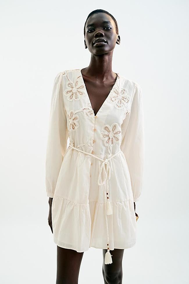 Vestido blanco de Zara (29,99 euros)