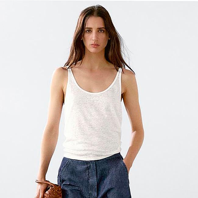 Camiseta de tirantes fluida de Massimo Dutti.