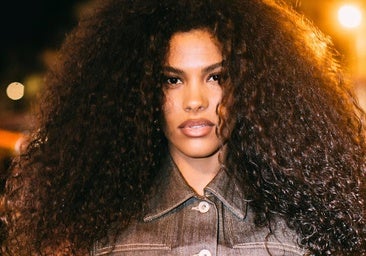 Si tienes el pelo rizado, necesitas una funda de almohada de seda: reduce el frizz y mejora la definición