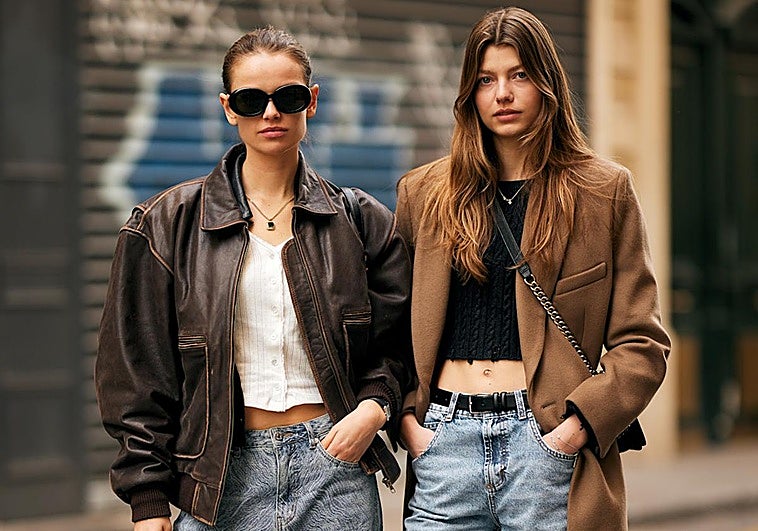 Mujeres con pantalones vaqueros