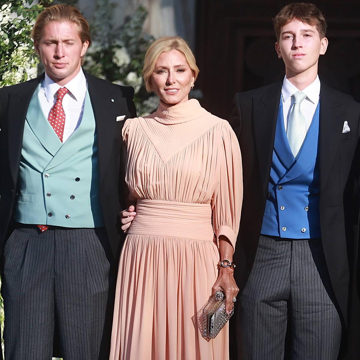 Marie-Chantal Miller, con dos de sus hijos.