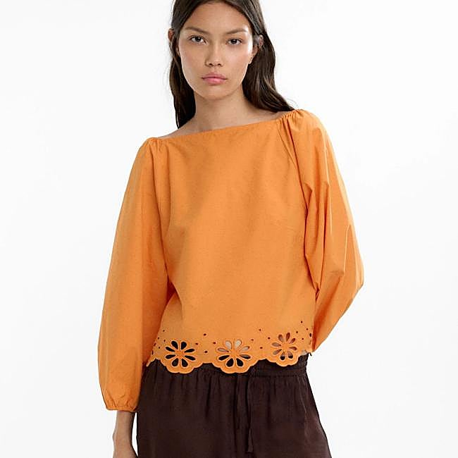 Blusa bordada con mangas abullonadas