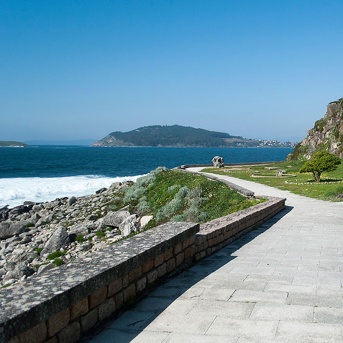El paseo del monte Boi es un mirador sobre las rías, las islas y el Atlántico.