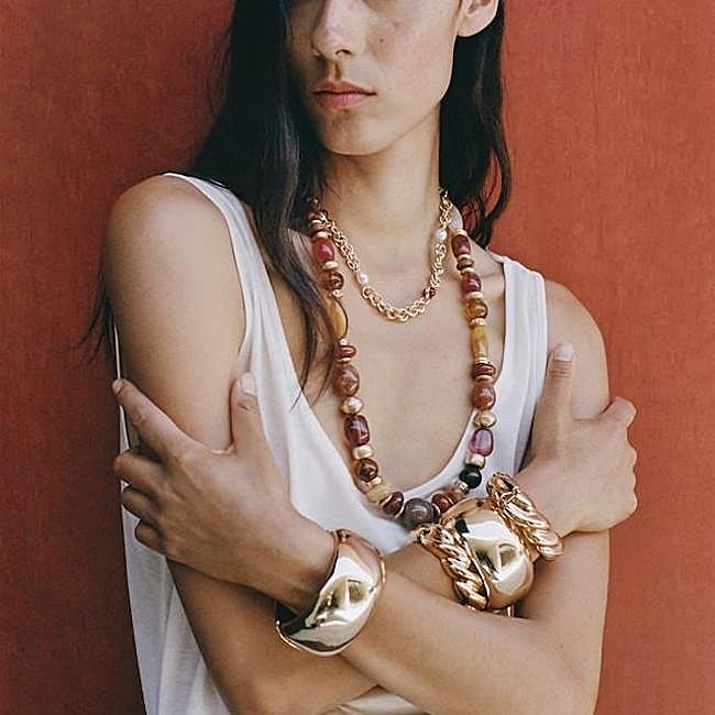 Collar largo con bolas y abalorios