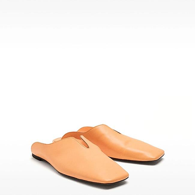 Zuecos de piel planos