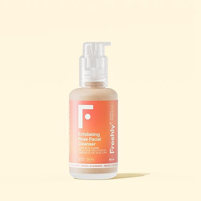 Limpiador exfoliante Exfoliating Rose Facial Cleanser de Freshly Cosmetics.