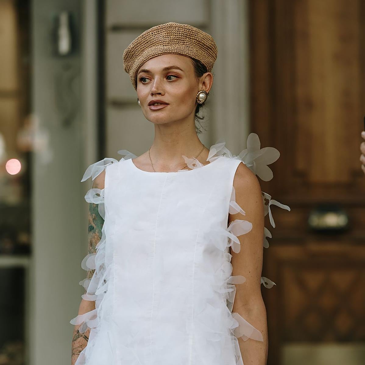 Un look con el sombrero de moda.