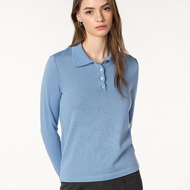 Polo fino en tono celeste