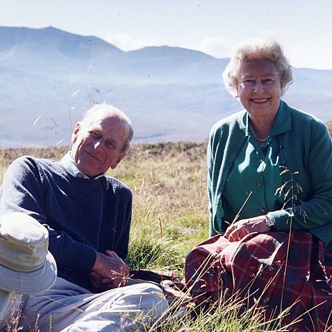 Isabel II y su marido en Balmoral.