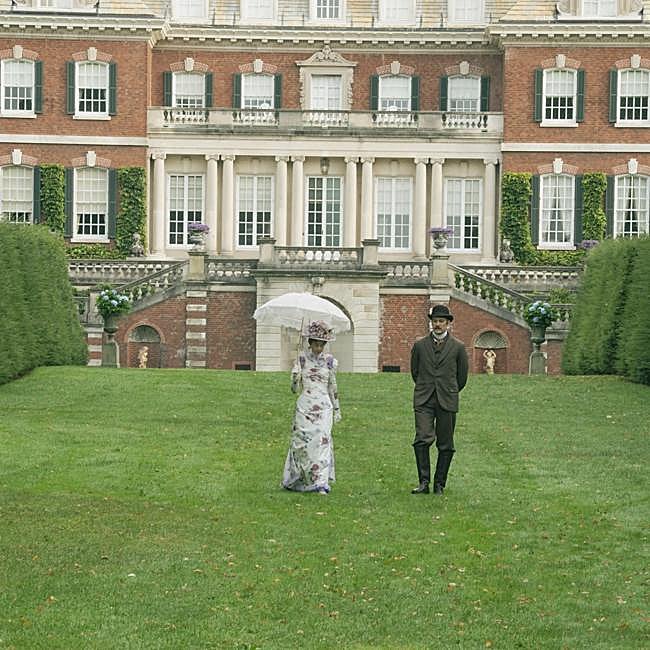 A pesar de que todo indicaba que el crossover se podría producir en Nueva York, tal vez el castillo de Sidmouth sea el lugar más indicado.