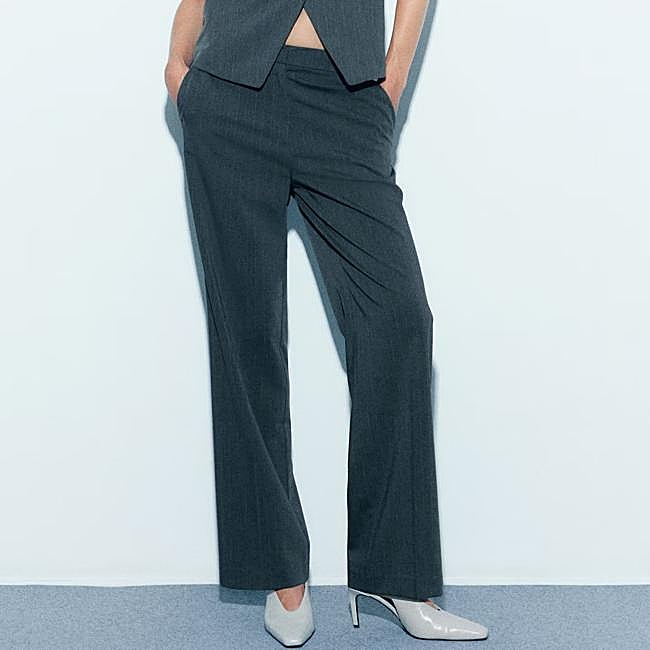 Pantalón gris de H&M, 27,99 euros.